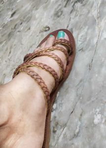 LEATHER SANDALS FOR WOMEN