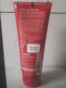 SNISS Herbal Strawberry Fruit Face Wash 100g | Dee