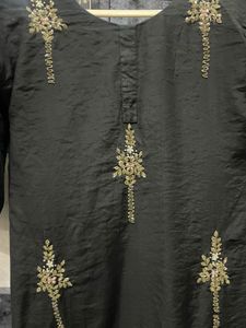 Elegant Black Embroidered Kurta