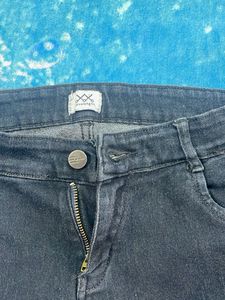 Blue Denim Jeans – Stylish Cropped Fit