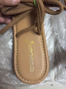 Dreesberry Toe-Loop Sandals