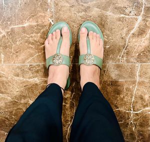 Hype Tory Burch Logo Green Leather Flip Flops