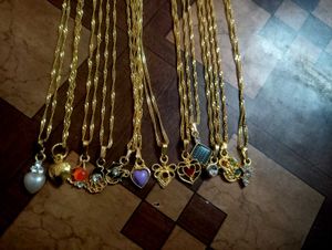 cute Pendant with chains pack of 12