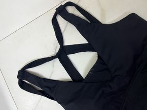Stylish Black Sports Bra