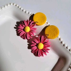 Fuschia Daisy Flower Earrings