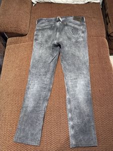 Stylish Men's Grey Washed Jeans 32 inches