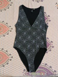 Sparkly V-Neck Sleeveless Top