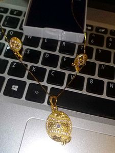 ❤🤩Exquisite Gold Pendant &amp; Earring Set❤🤩