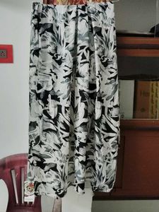 242.Monochrome Floral Print scarf