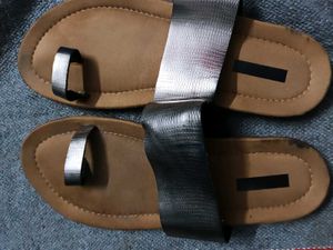 Metallic Strap flat Sandals
