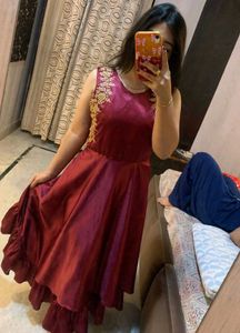Free delivery 🚚 Elegant Maroon Ethnic Gown
