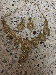 Elegant Gold Tone Choker Set
