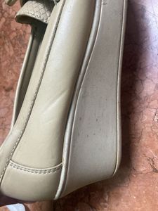 Stylish Beige Loafers with Bow Detail