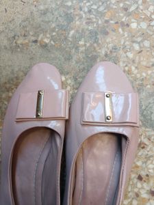 Elegant Ballerinas with Bow Detail