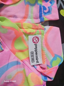 super vibrant Peppermint top with shorts