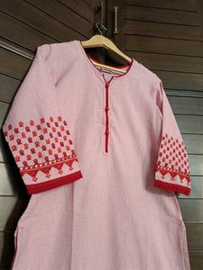 Ibadat Women Pink Cotton Thread Embroidered Kurta
