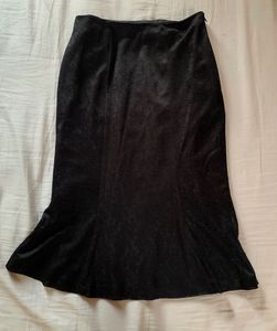Chic Black Midi Skirt