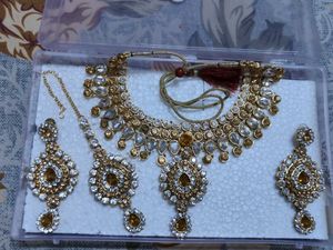 Exquisite Kundan Jewellery Set