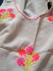 White Sleeveless Top With Free Size Shrug
