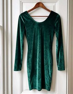 Elegant Emerald Velvet Dress