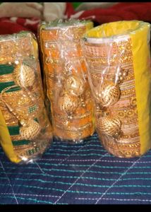 Pack Of 4 metal golden platina Bangles