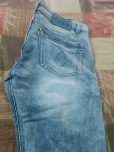 Men's Distressed Light Wash Jeans