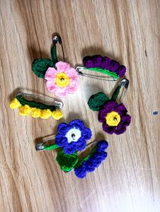 Handmade Crochet Flower Brooch Set