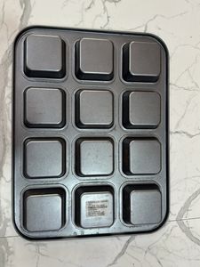 non stick 12 in 1 brownie tray