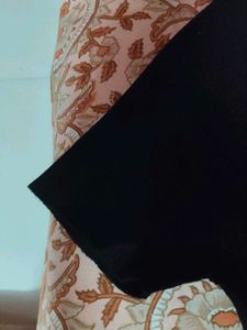 BLACK V NECK FITTED TOP