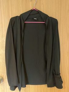 Max - Black Shrug | M