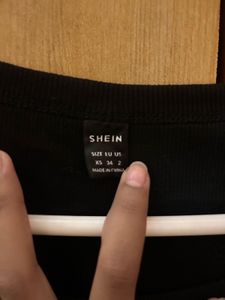 Black Long Sleeve Cropped Top