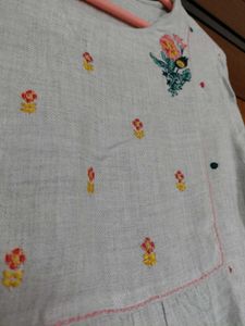 Ateesa light gray embroidered top size L