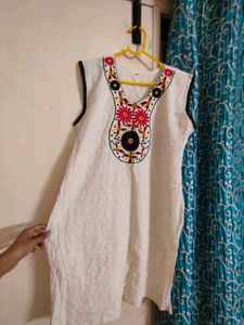 Embroidered Off-white Kurta Top 🤍