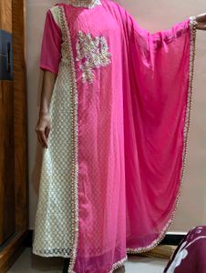 Elegant Pink Kurta with Pearl Embellishments
