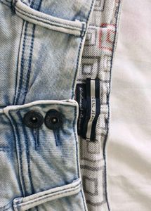 Light Wash Denim Capri Jeans