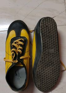 SLAZENGER Yellow &amp; Black Casual Sneakers