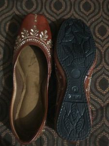 Embellished Jutti Flats size 39