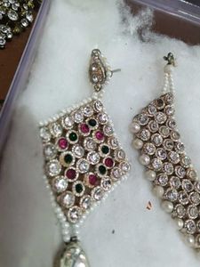 Stunning Silver-Tone Jewelry Set