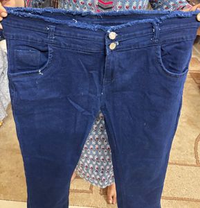 Stylish Blue Denim Cropped Jeans