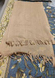 women stolll woolen