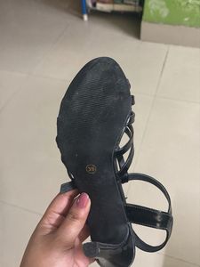 Elegant Black Heels(nevr used outside)