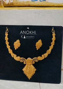 Exquisite Gold Necklace and Earring Set