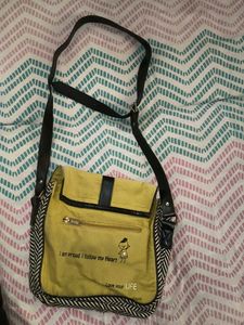 Chic Yellow &amp; Black Herringbone Crossbody Bag