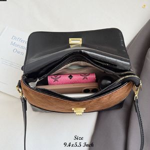 CHARLES &amp; KEITH Style