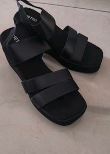 Black Metro Sandals