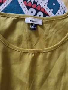 Chic Yellow Casual Top