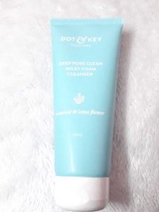 Dot & Key Deep Pore Clean Foaming Face Wash for Da