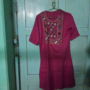 Beautiful Glass Fitted Pink Kurri
