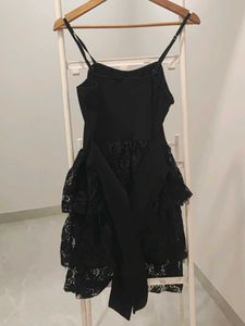 L - Elegant Black Lace Dress