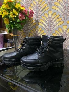 Stylish Black Platform Lace-Up Boots